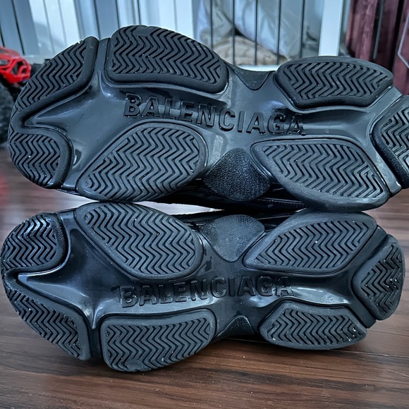 Triple S Balenciagas - Picture 3 of 7